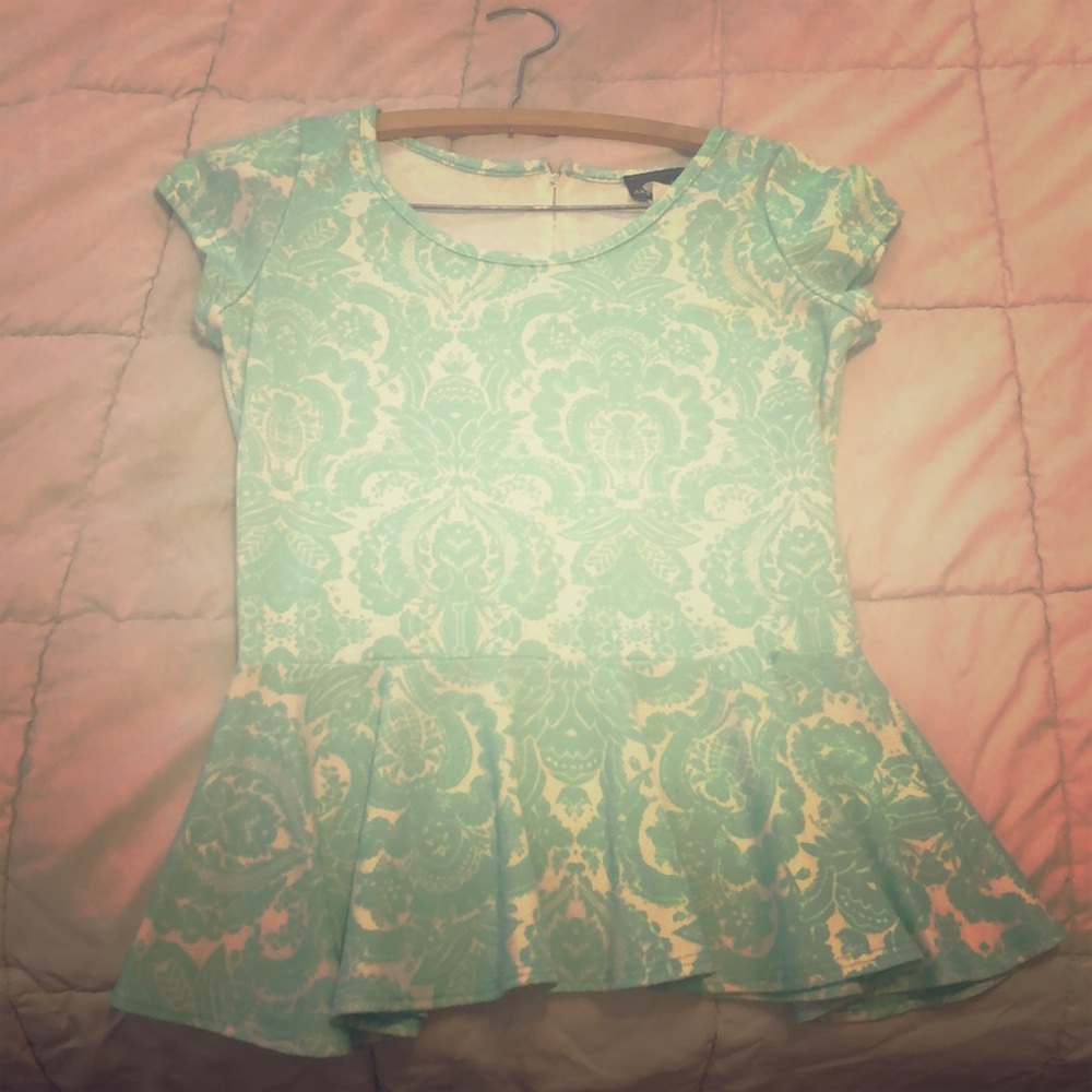 A beautiful spring & summer blouse!